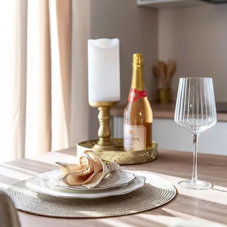 Confort Si Eleganta - Elit Lrl Lägenhet *